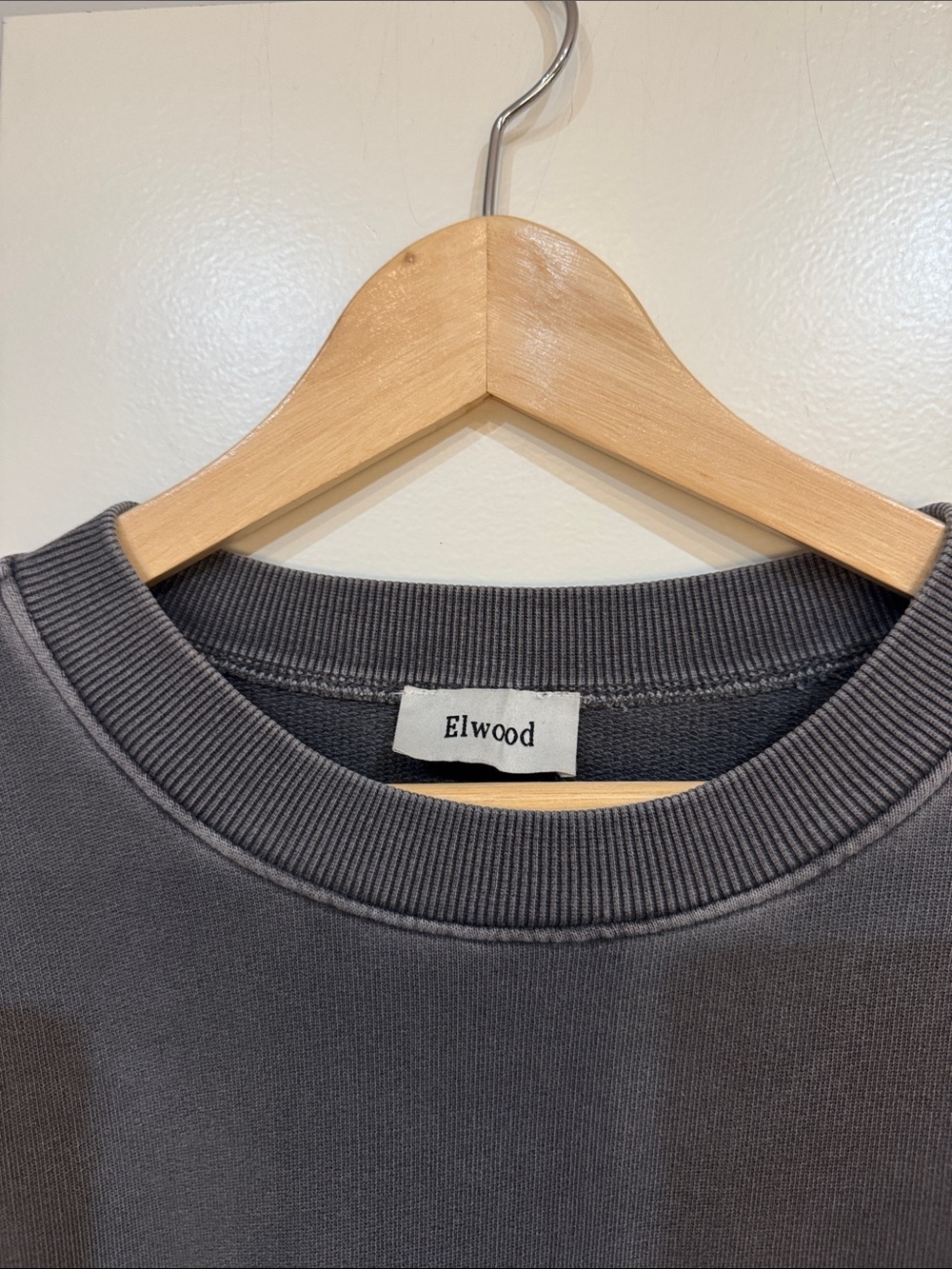 Elwood 100% Cotton Classic Core Crewneck in Faded Gray, size S - Picture 3 of 6